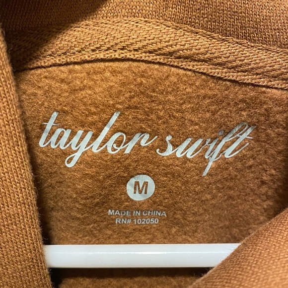 BRAND NEW Taylor Swift The Eras Tour Acoustic Piano Brown Zip Up Hoodie - Picture 11 of 13